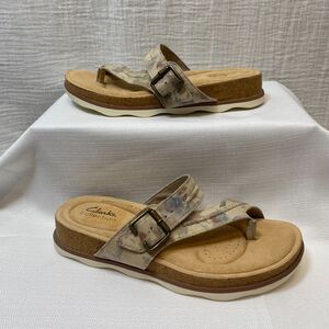 Clarks Brynn Madi Thong Sandals Women's 8M Sand Interest Floral